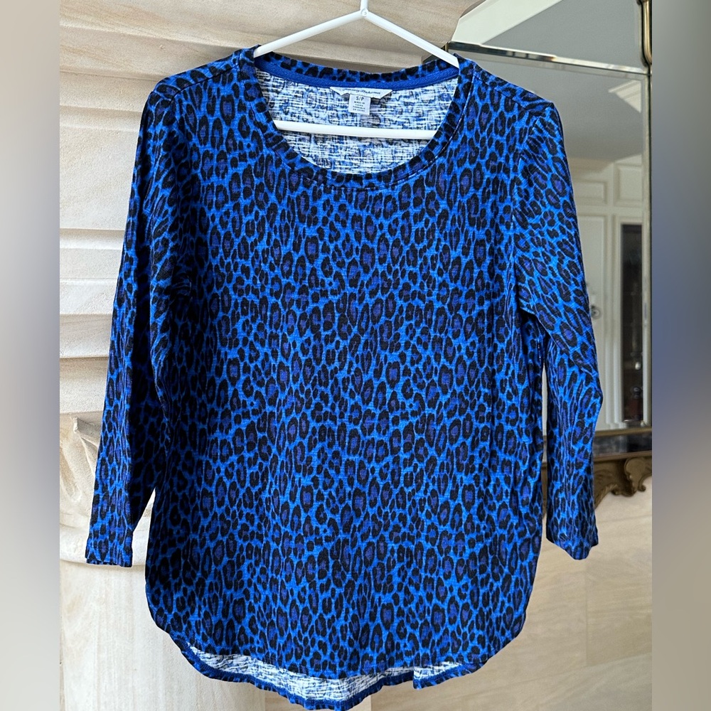 Women’s Tommy Bahama Blue leopard shirt.
